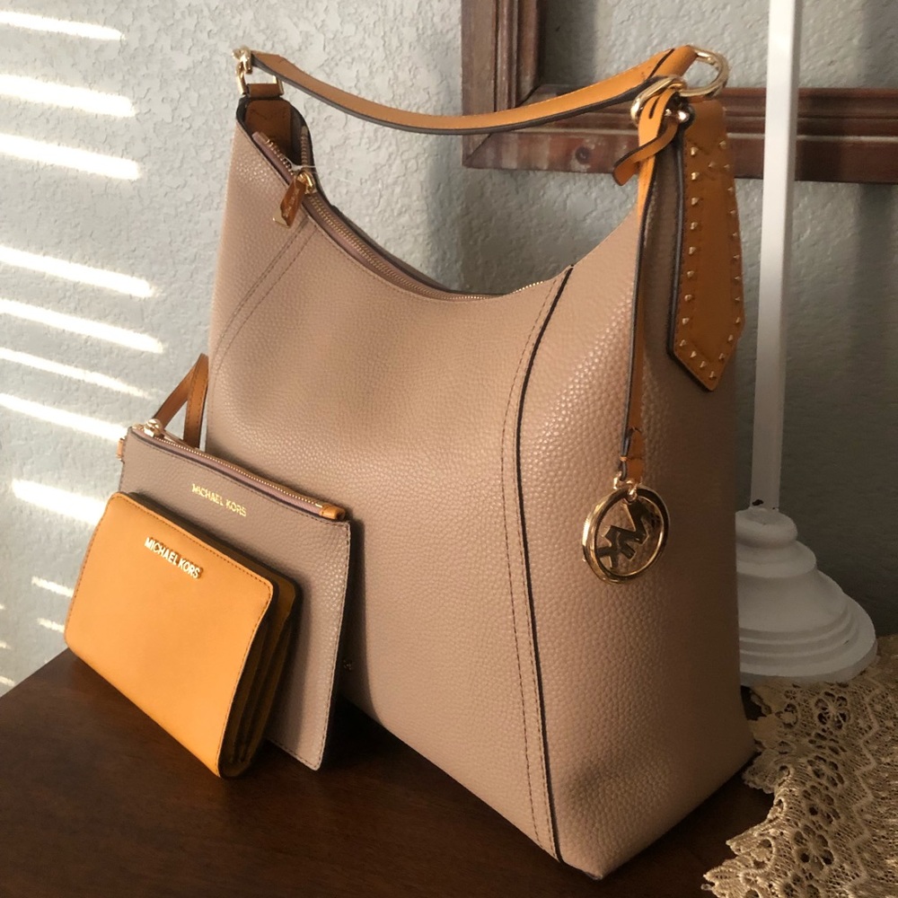Mk Kimberly Bag - clutch and wallet 😍😍 - Picture 2 of 8